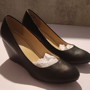New CL by Laundry Black Wedge Size 10M